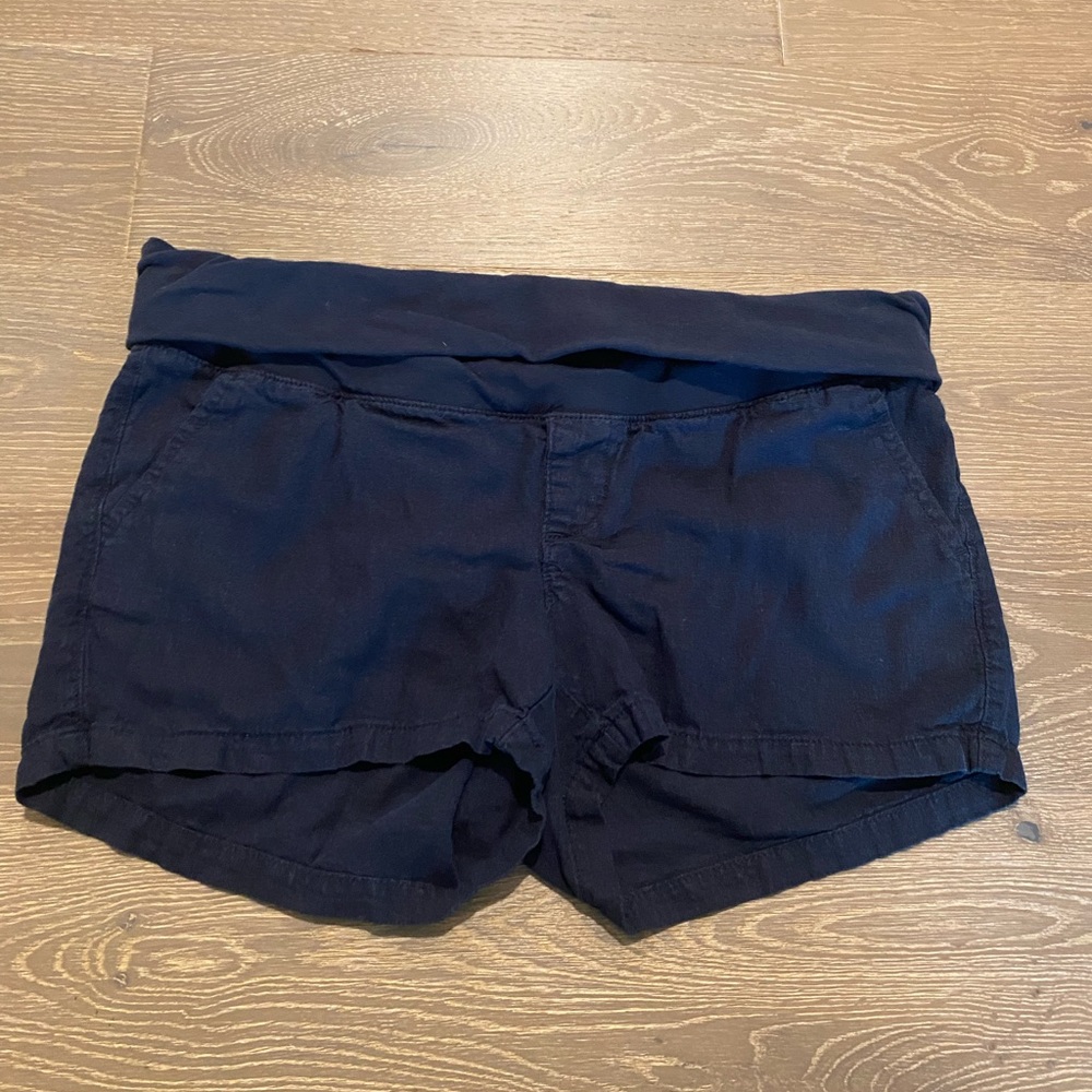 •Old Navy Maternity Shorts•